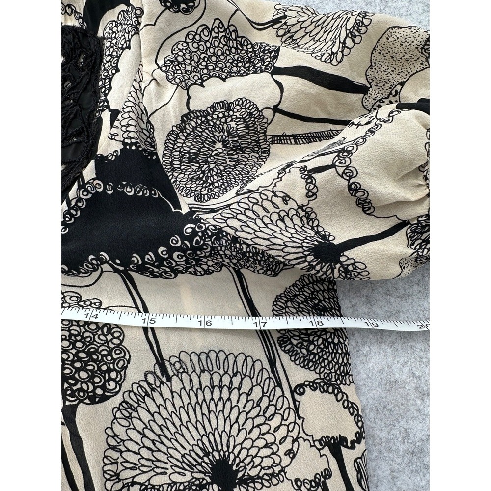 KIMCHI BLUE Silk Blouse Beige Short Sleeve Black Crochet Lace Trim Size Small - Picture 8 of 12